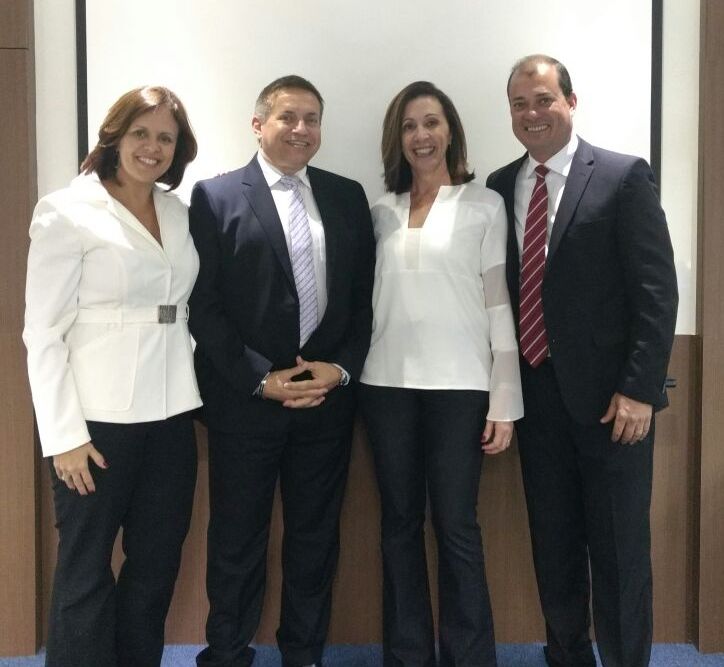 Palestrante Lizete Almeida entre os diretores da ABF Rio